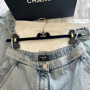 CHANEL Jeans (Like New)